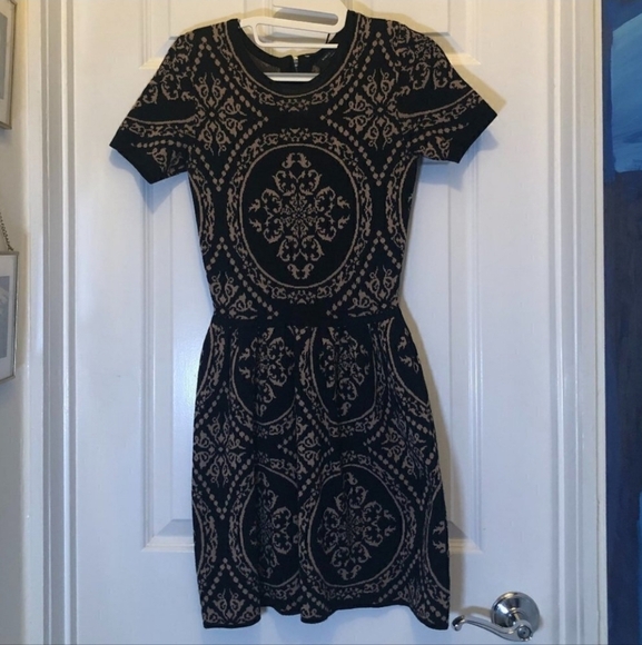 Romeo Juliet Couture Black/Tan Damask SS Sweater Dress Sz XS EUC MSRP $168 - Picture 3 of 7